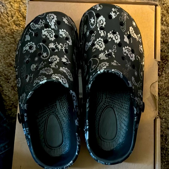 Black clogs - Picture 1 of 3
